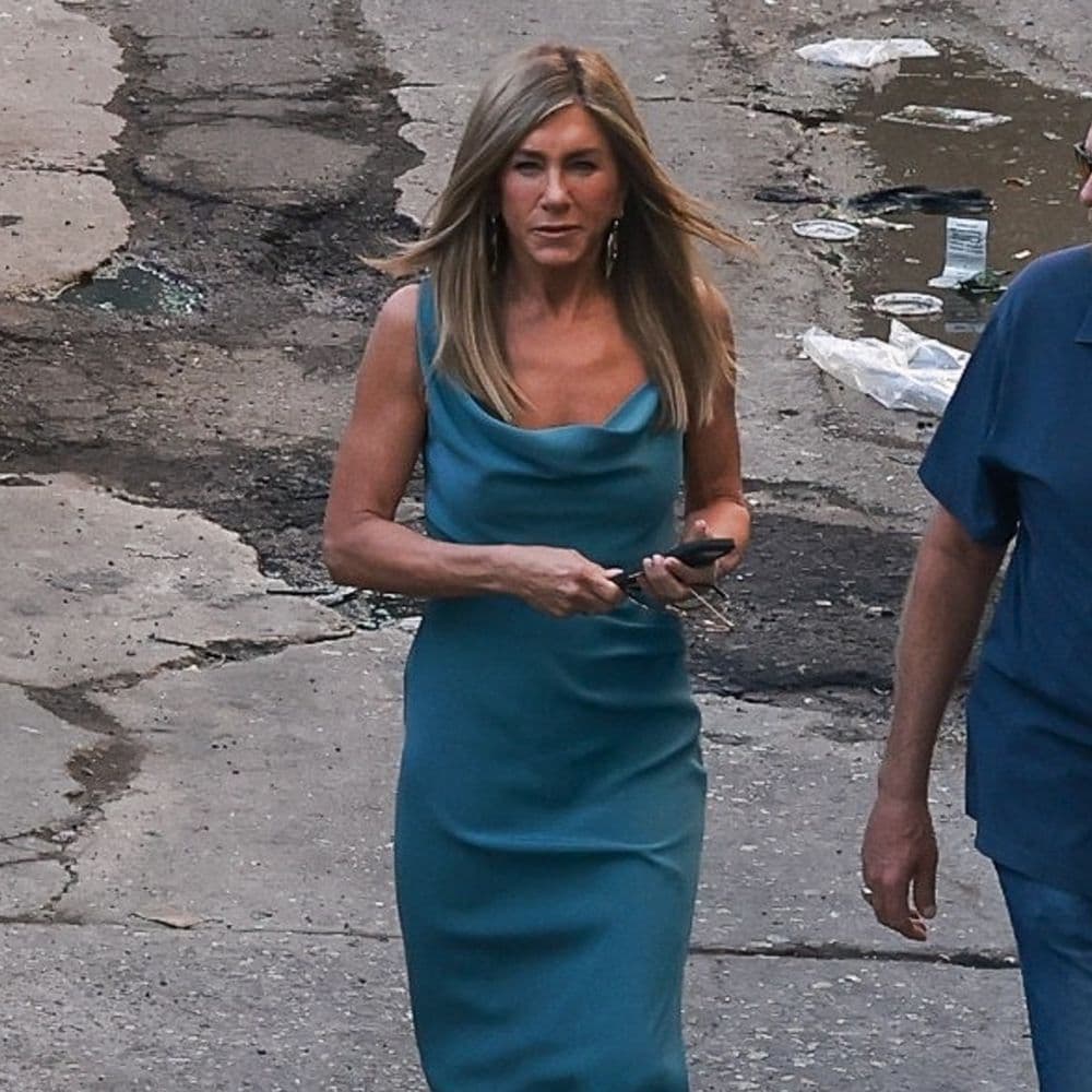  Jennifer Aniston Just Wore the Minimalist Shoe Trend She's Been Styling Since the '90s 