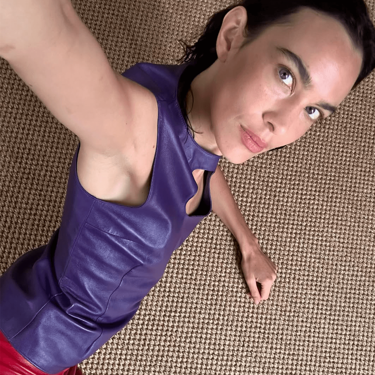 Not Burgundy or Espresso—How to Style the High-Value Color Trend Everyone's Into Instead